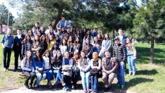Gemlik Anadolu Lisesinden Yaşlıları Duygulandıran Ziyaret