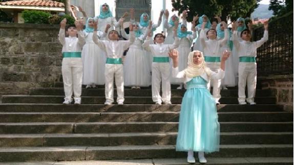 Gemlik Anadolu İmam Hatip Lisesi Arapça Çocuk Şarkıları Koro Yarışmalarında  BÖLGE BİRİNCİSİ