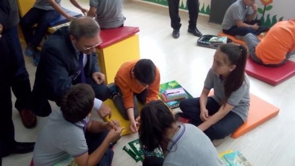 Körfez Ortaokulu Yazarlarla Buluşuyor Projesi Kütüphane Açılışıyla Sonlandı