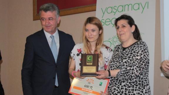 Gemport Gemlik Anadolu Lisesi Öğrencisi Harika Çedik Kompozisyonda Bursa İl Birincisi olarak 600TL lik ödülün sahibi oldu