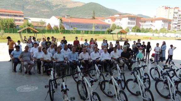 Ortaokul Öğrencilerine Sağlıklı Yaşam İçin Bisiklet Ödülü