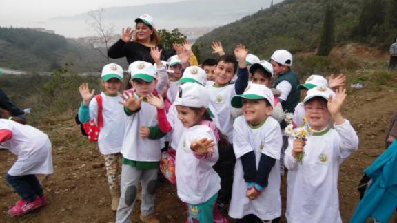 Ayşe Ziver Karataş İlkokulunun 75 Minik Öğrencisi Fidan Dikti