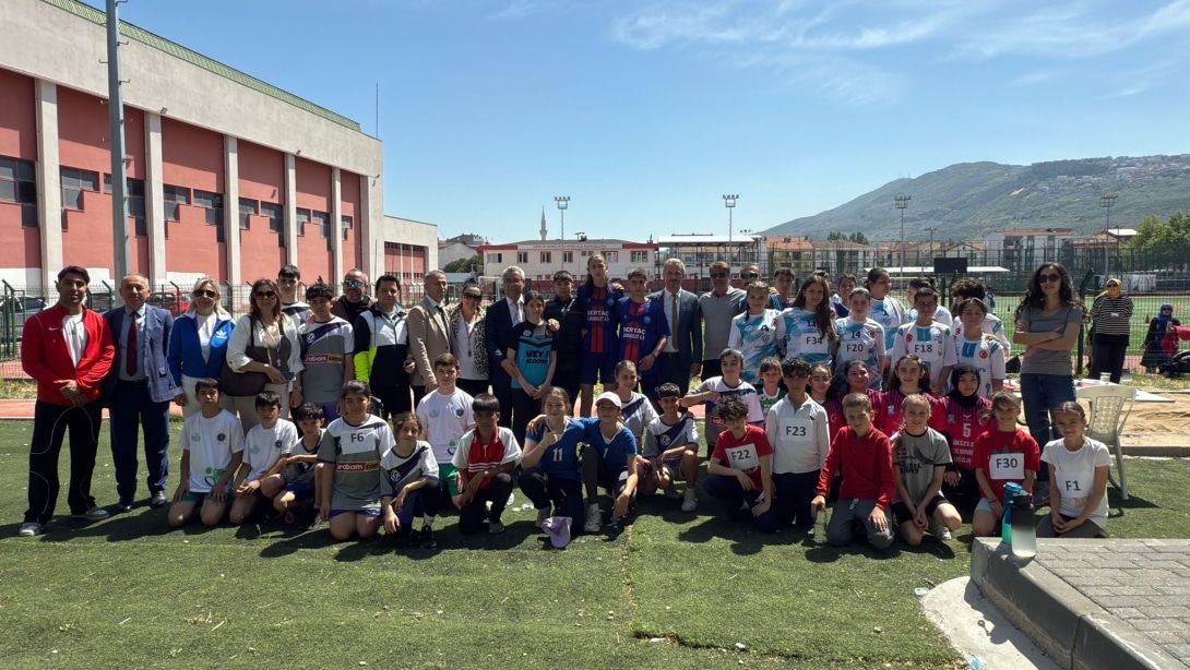 Gemlik'te Okullar Arası Atletizm Turnuvası Gerçekleştirildi